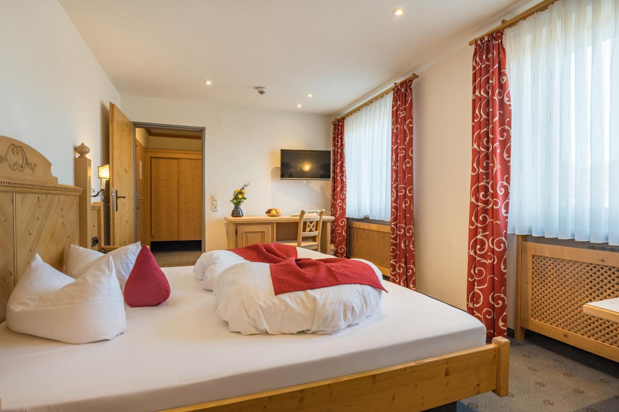 Landhotel Gockelwirt Eisenberg  Bagian luar foto